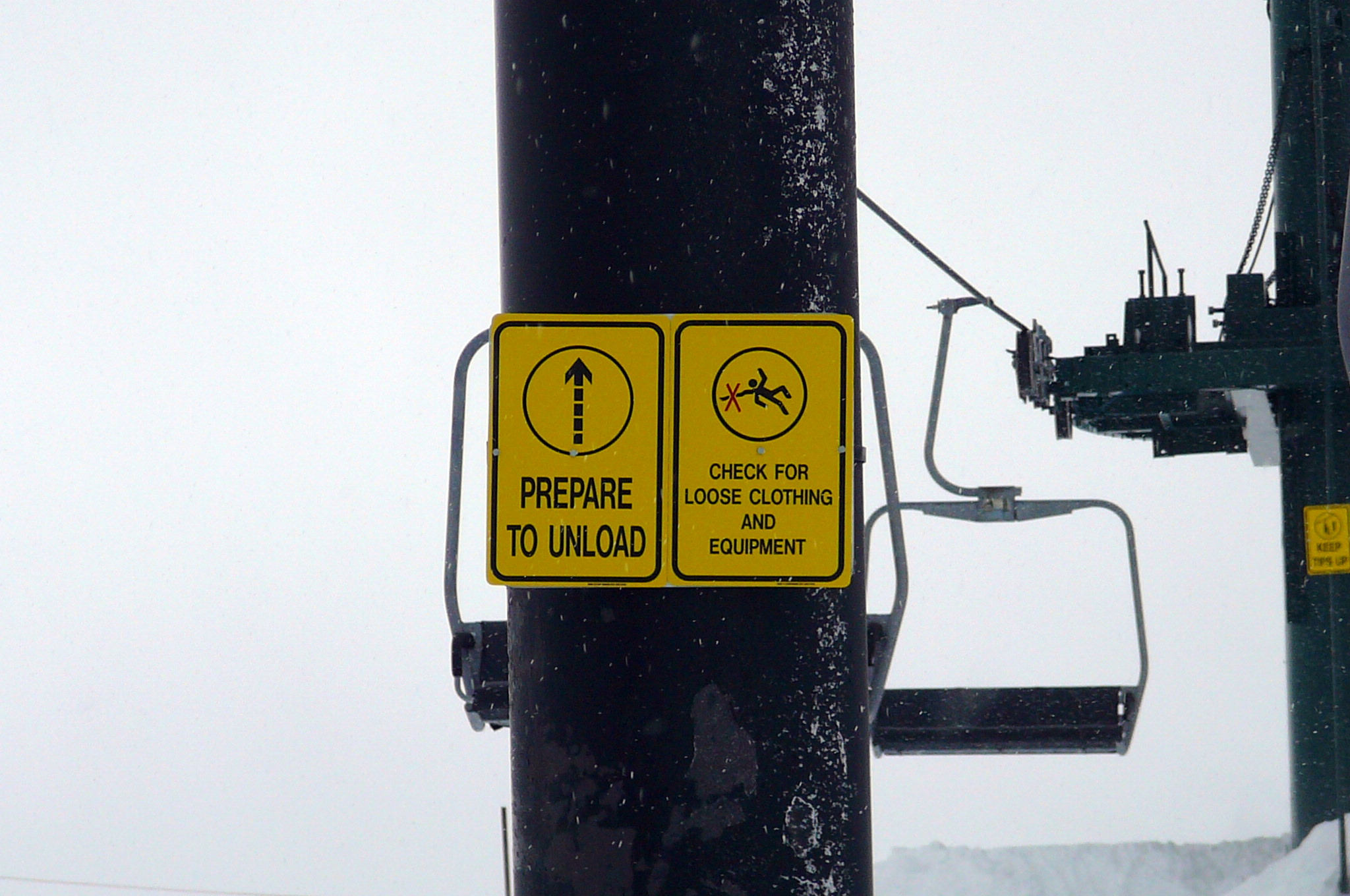 Unloading and Cautionary Signs for Ski Lift