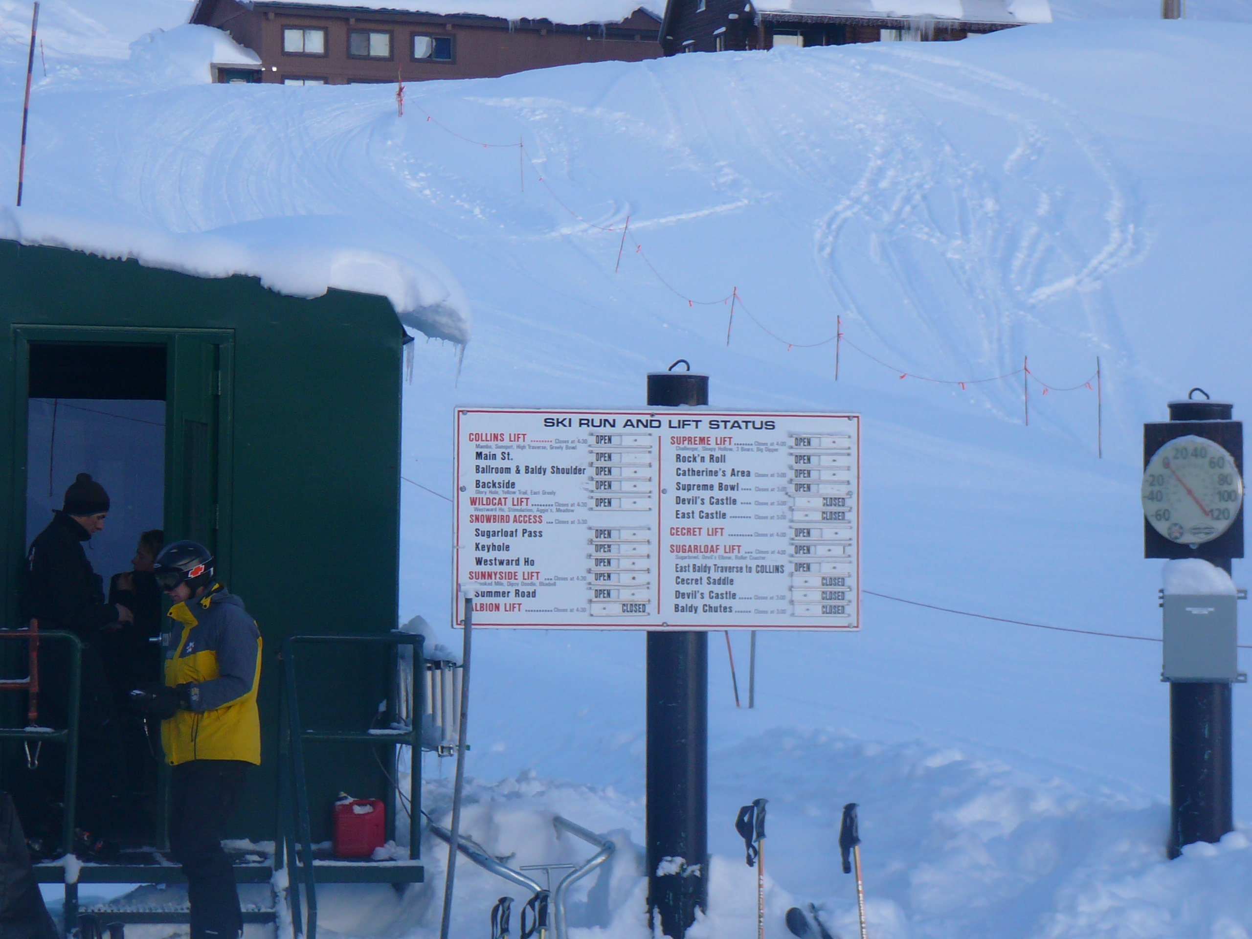 Ski Run and Lift Status Sign